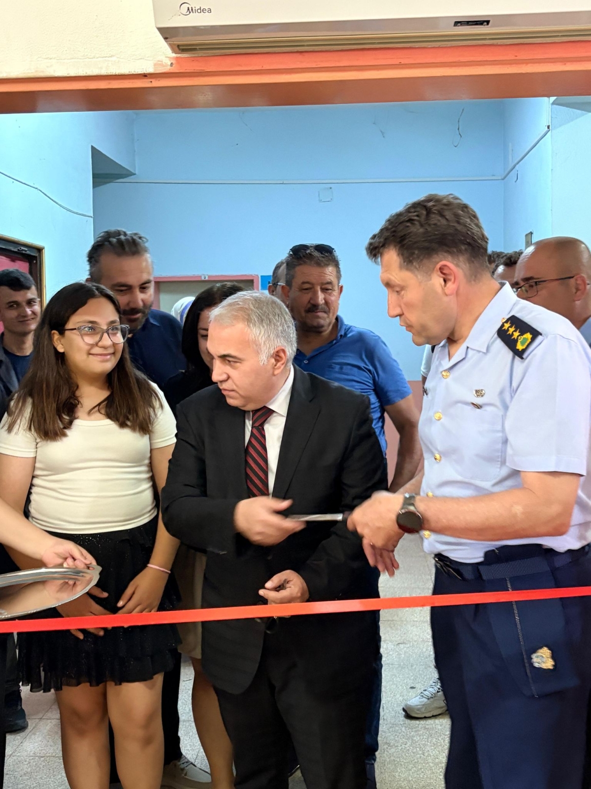 Minik Ressamdan Büyük Başarı: Ceren Deniz Çağmel’in Kişisel Sergisi Yoğun İlgi Gördü