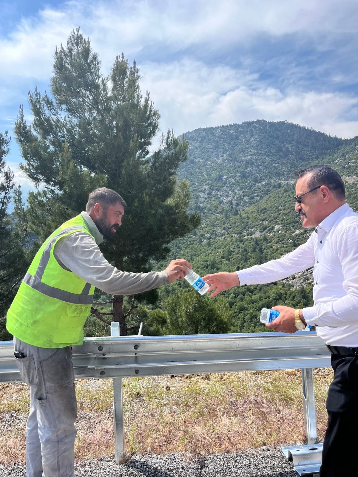 Kaş Yolu’nda Can Güvenliğini Artıracak Bariyer Çalışması..