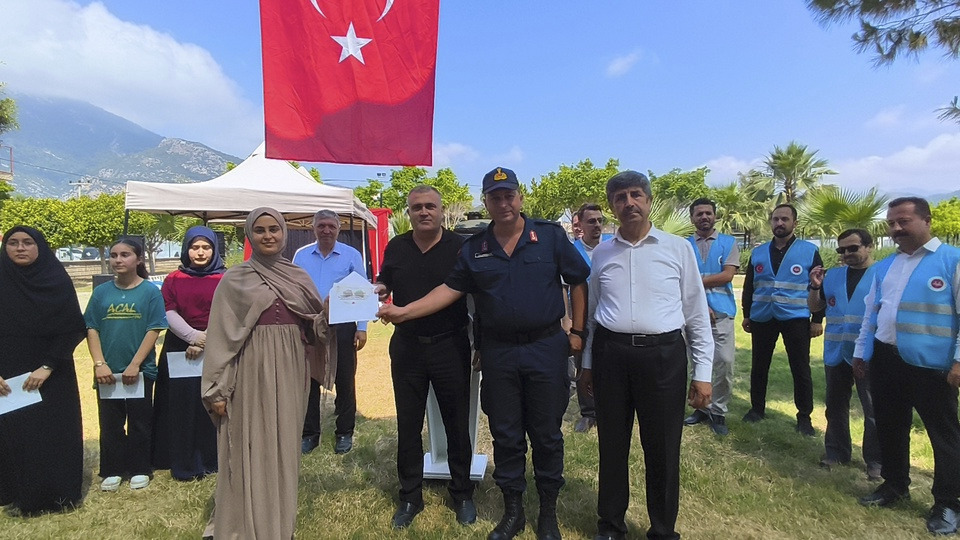Anamur’da 5 öğrenci umre ile ödüllendirildi.