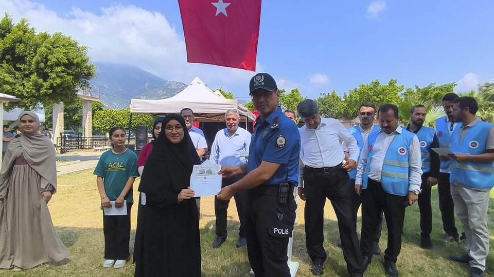 Anamur’da 5 öğrenci umre ile ödüllendirildi.