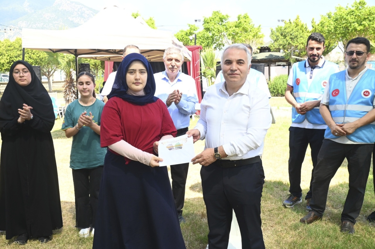 Anamur’da 5 öğrenci umre ile ödüllendirildi.
