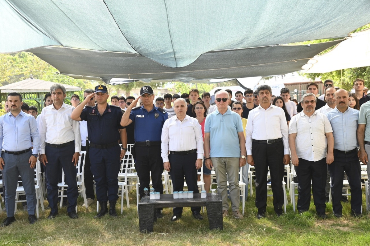 Anamur’da 5 öğrenci umre ile ödüllendirildi.