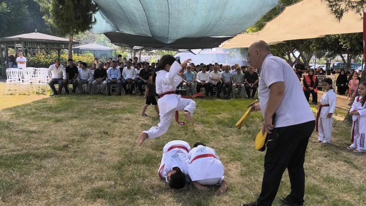 Anamur’da 5 öğrenci umre ile ödüllendirildi.