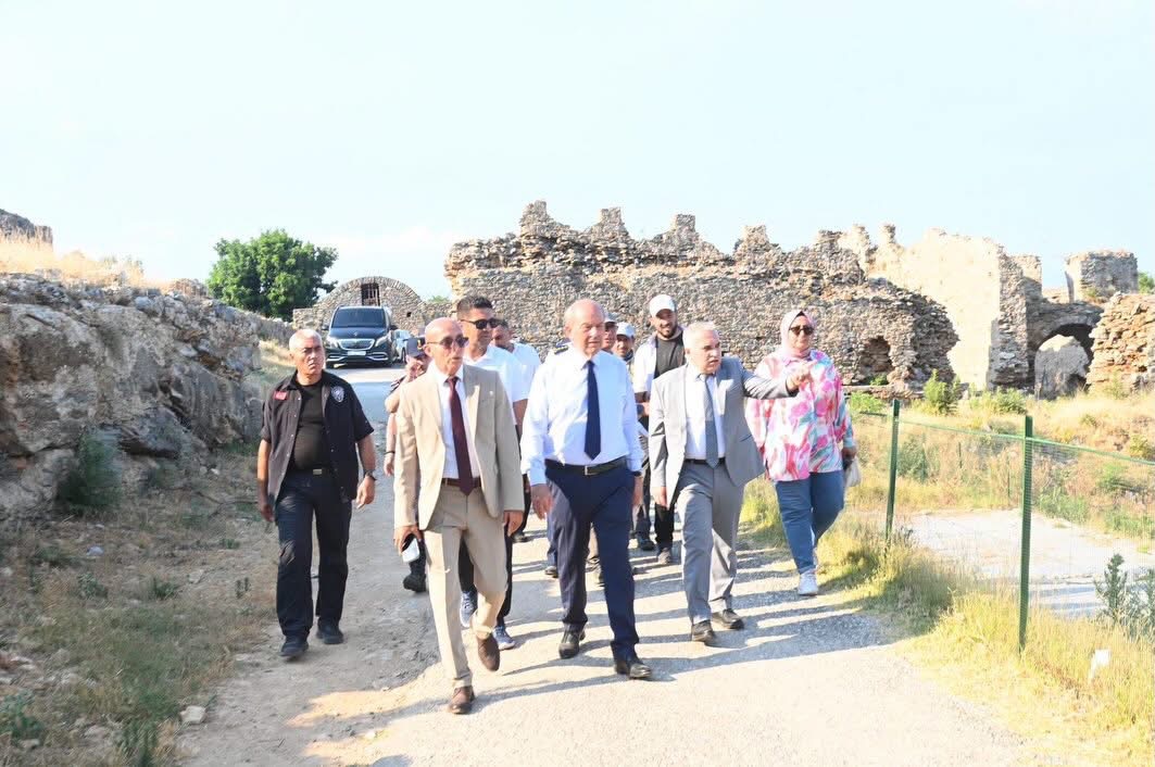 KKTC 5. Cumhurbaşkanı Ersin Tatar Anamur’da Tarihi ve Kültürel Alanları Ziyaret Etti
