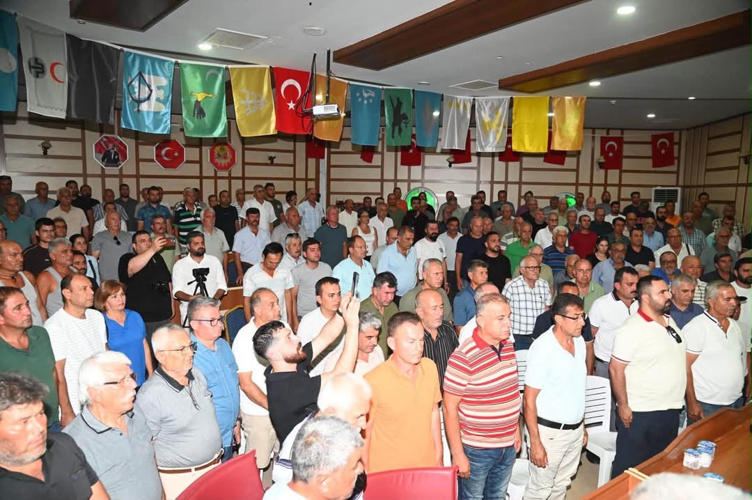 Anamur’da Muz Üreticilerinden Tarihi Buluşma: Salon Doldu Bahçeye Taştı..