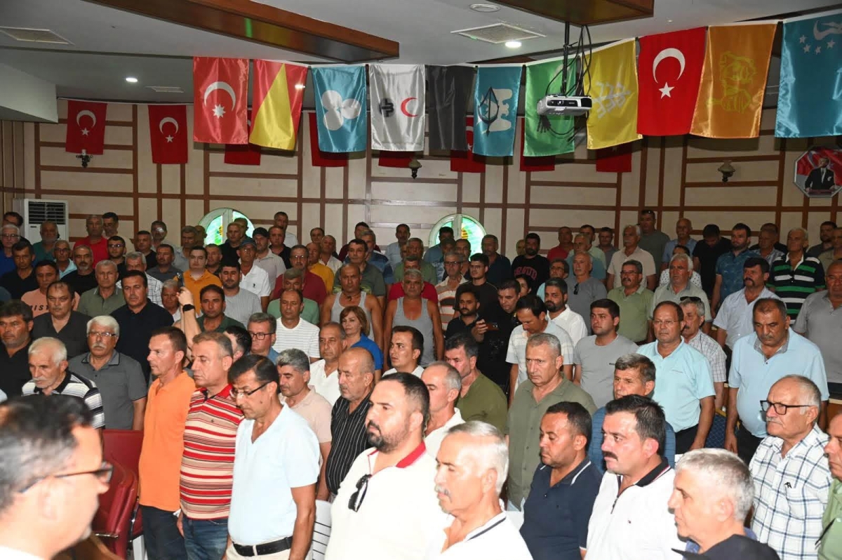 Anamur’da Muz Üreticilerinden Tarihi Buluşma: Salon Doldu Bahçeye Taştı..