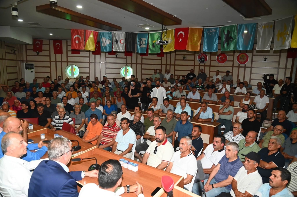 Anamur’da Muz Üreticilerinden Tarihi Buluşma: Salon Doldu Bahçeye Taştı..