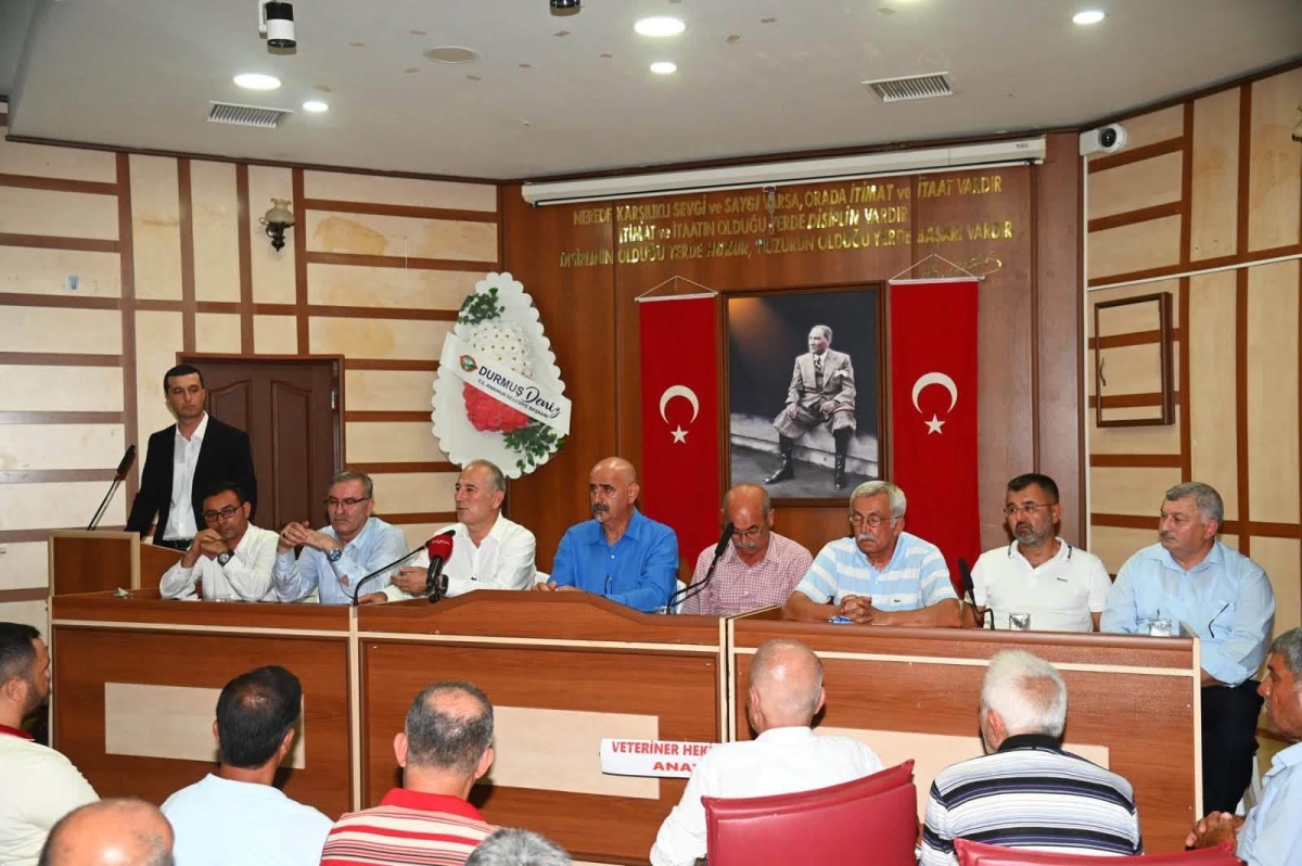 Anamur’da Muz Üreticilerinden Tarihi Buluşma: Salon Doldu Bahçeye Taştı..
