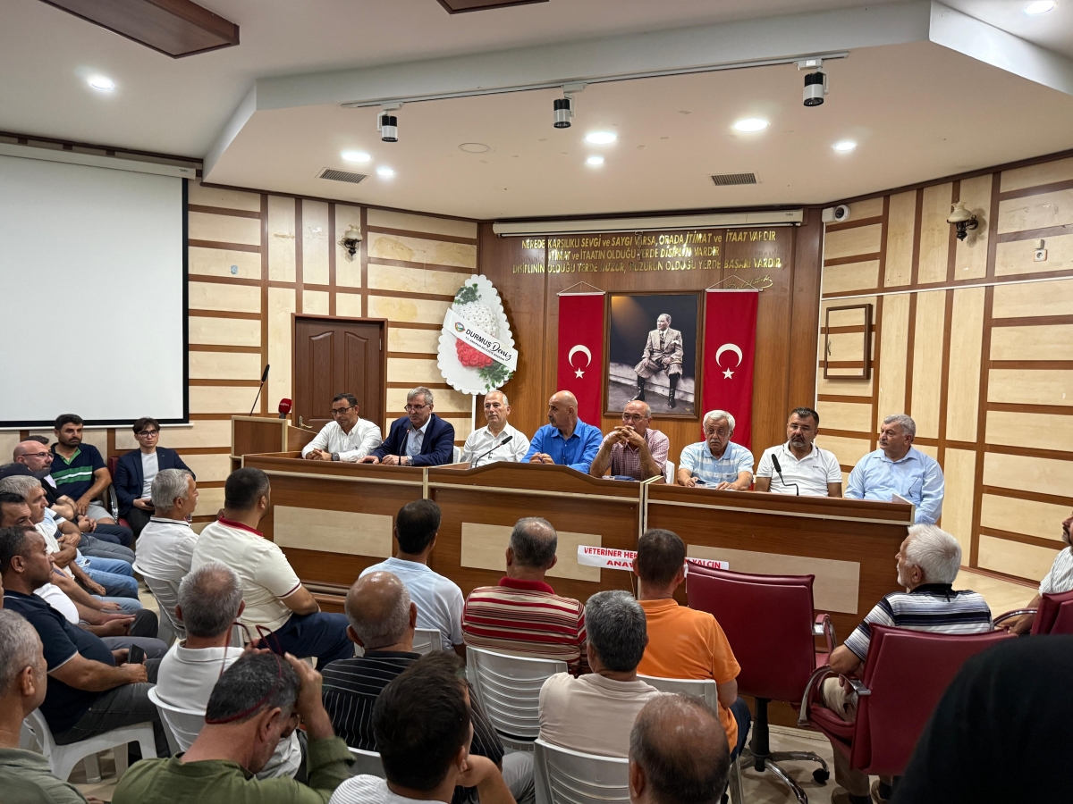 Anamur’da Muz Üreticilerinden Tarihi Buluşma: Salon Doldu Bahçeye Taştı..