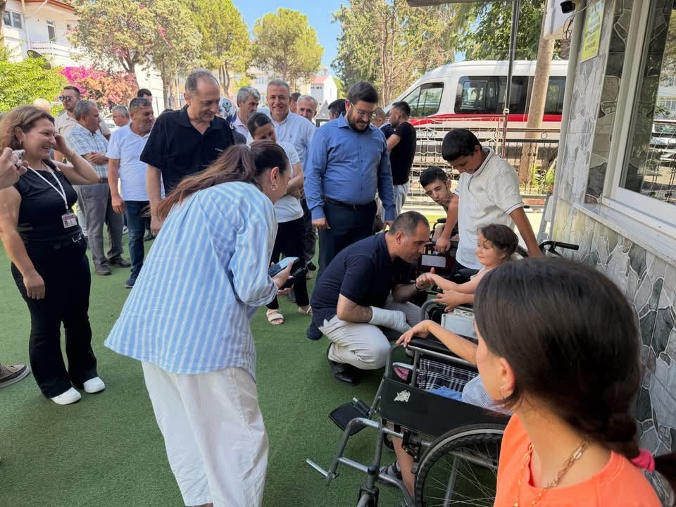 AK Parti Mersin Milletvekili Ali Kıratlı, Özgüven Özel Eğitim ve Rehabilitasyon Merkezi’ni Ziyaret Etti..