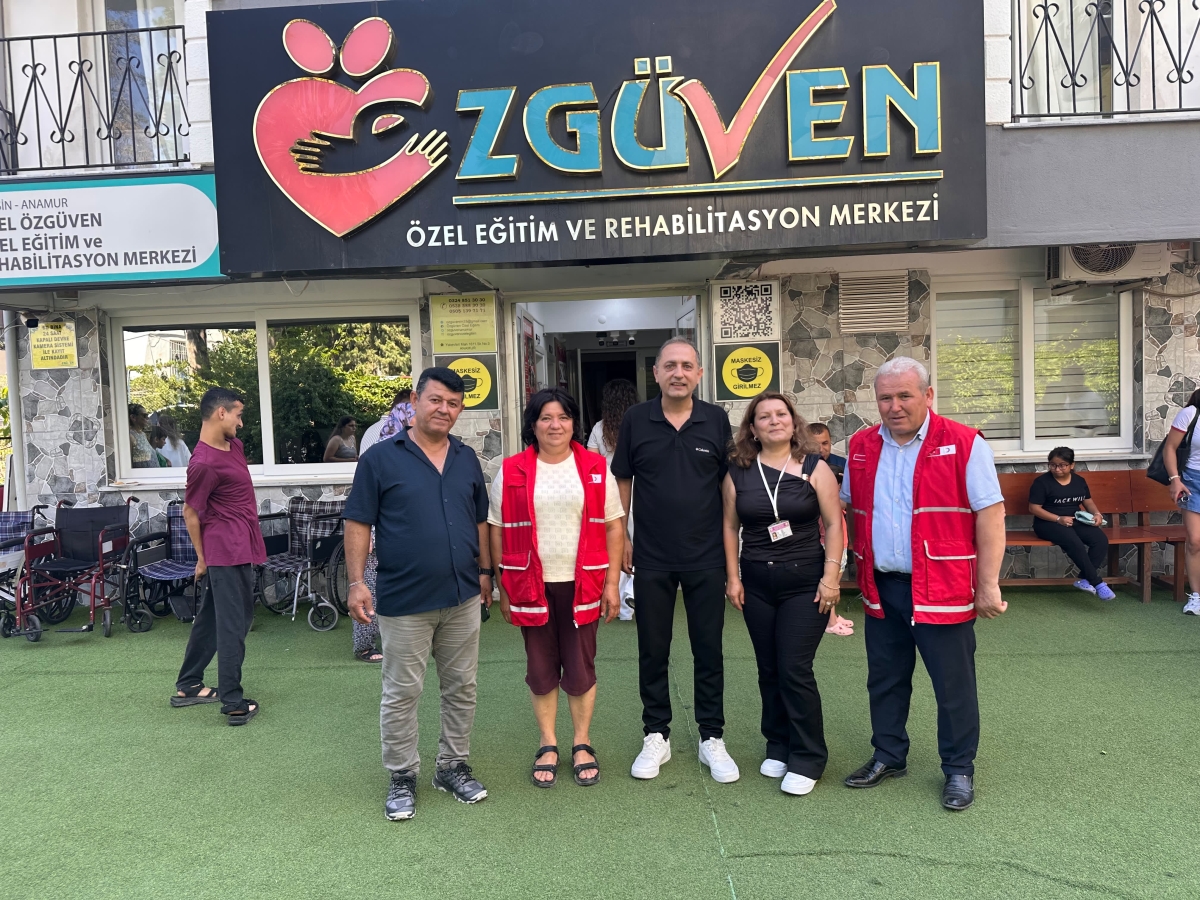AK Parti Mersin Milletvekili Ali Kıratlı, Özgüven Özel Eğitim ve Rehabilitasyon Merkezi’ni Ziyaret Etti..