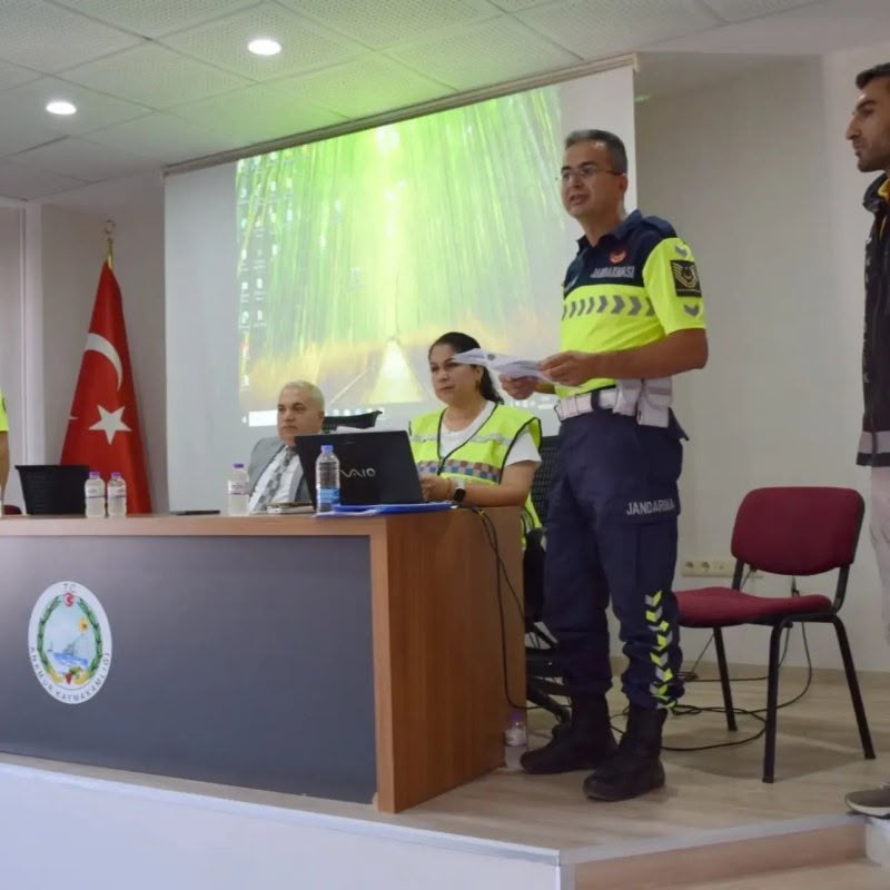 Anamur’da Okul Servislerinde Güvenlik Tedbirleri Toplantısı Düzenlendi..