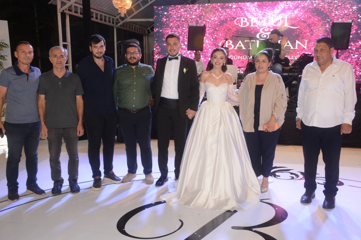 Anamur’da Betül ve Batuhan Çiftinin Mutluluğu Görkemli Düğünle Taçlandı..